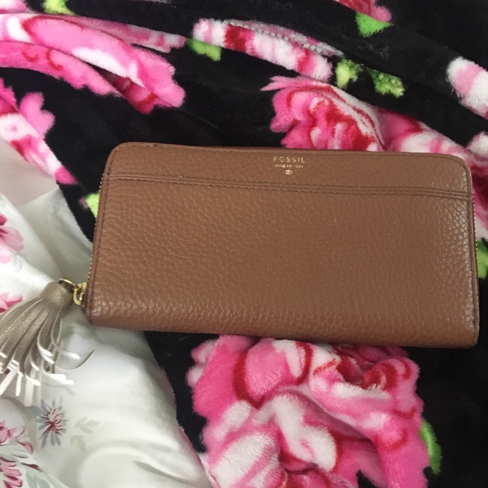 Women’s Brown Leather Fossil Wallet